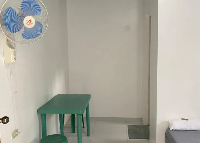 Cheap hotel: Chillax Inn